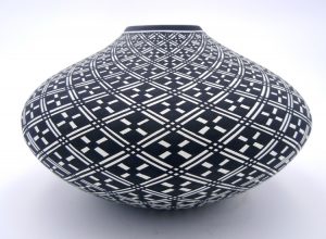 Acoma Paula Estevan black and white eye dazzler seed pot