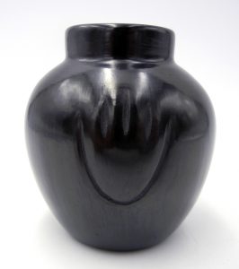 Santa Clara small black polished jar with bear claws by Alvin Baca