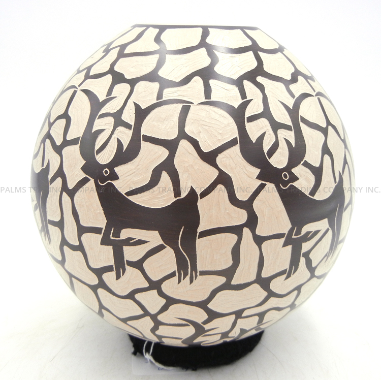 Mata Ortiz handmade etched and painted deer jar by Leonel Lopez Saenz