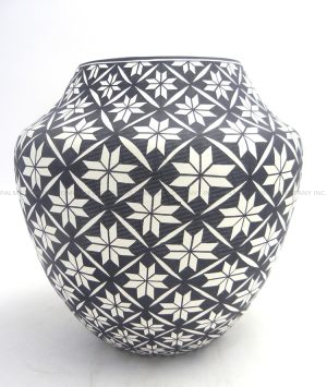 Acoma handmade and hand painted black and white starburst pattern jar by Sharon Stevens