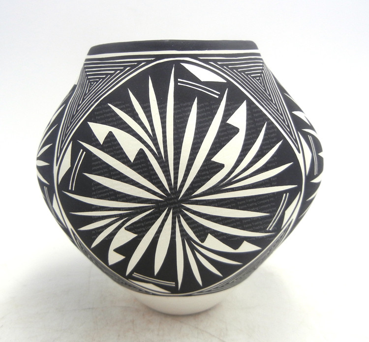 Acoma handmade and hand painted small black and white stylized starburst design jar by Kathy Victorino