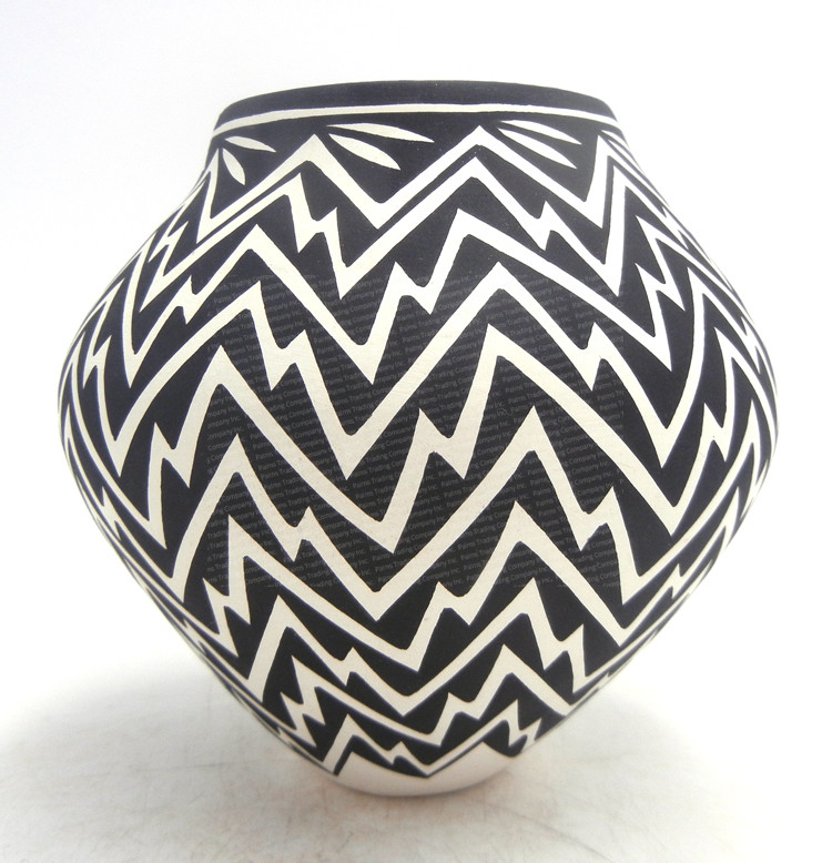 Acoma small handmade and hand painted black and white lightning pattern jar by Kathy Victorino
