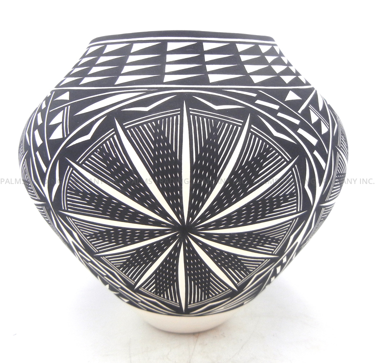 Acoma handmade and hand painted black and white starburst pattern jar by Kathy Victorino