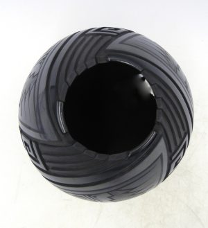 Mata Ortiz Salvador Baca Black Etched, Polished and Painted Vase