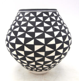 Acoma handmade and hand painted geometric pattern small jar by Kathy Victorino