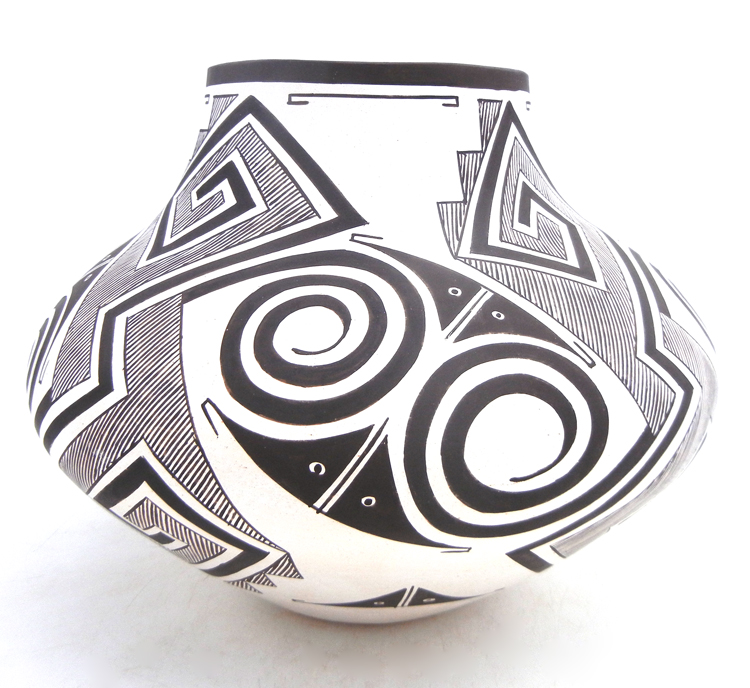 Laguna handmade and hand painted black and white "water bug," fine line and tularosa design jar by Myron Sarracino