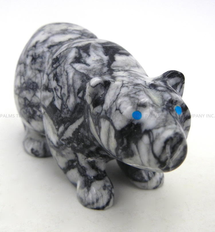 Zuni carved pinolite bear fetish by Nelson Yatsittie