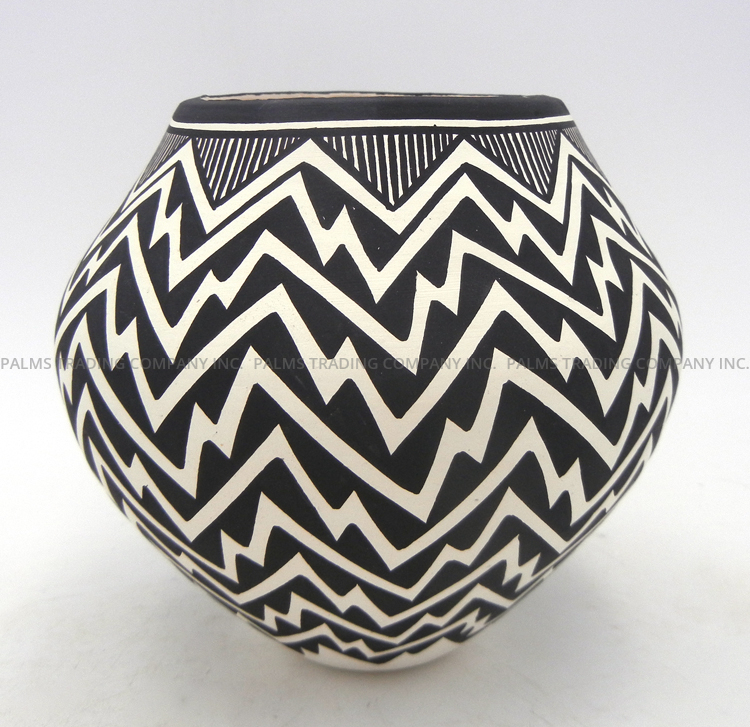Acoma small handmade and hand painted black and white lightning pattern jar by Kathy Victorino