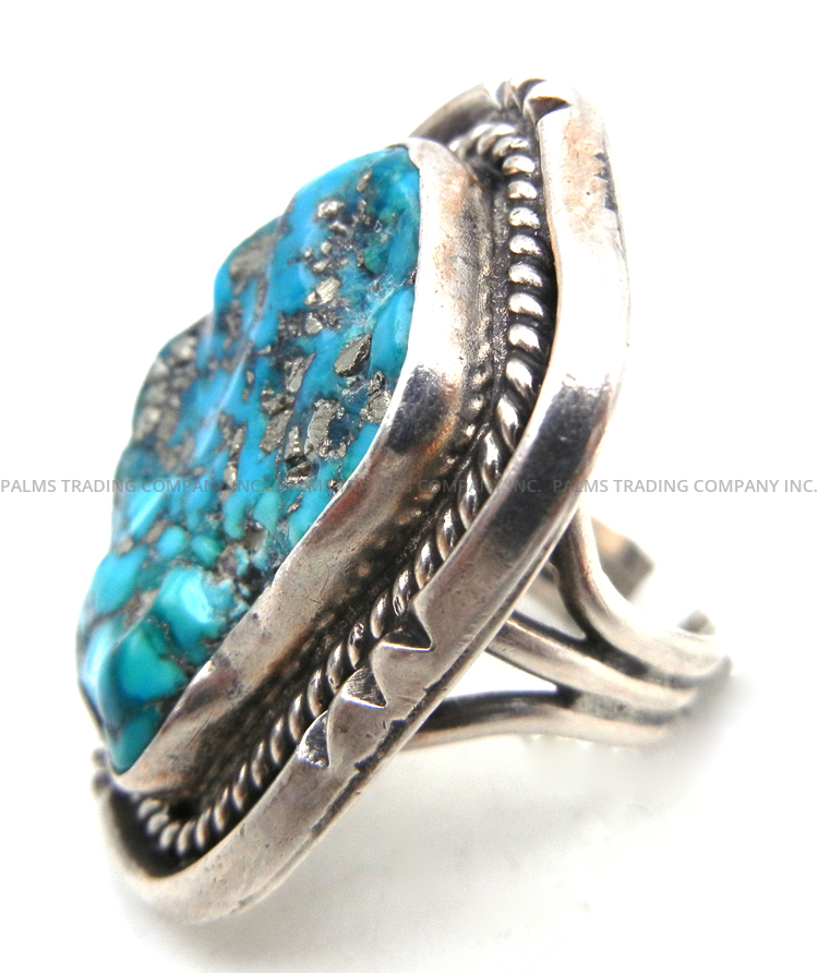 Navajo Large Vintage Turquoise and Sterling Silver Ring - Image 3