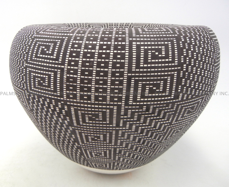 Acoma Frederica Antonio Handmade and Hand Painted Black and White Geometric Pattern Infinity Rim Jar - Image 3