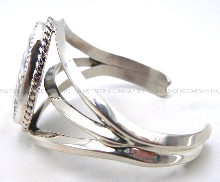 Navajo Elroy Chavez Howlite and Sterling Silver Cuff Bracelet - Image 3