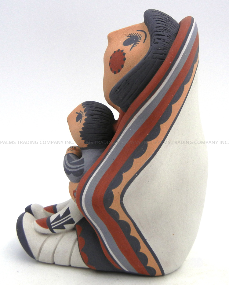 Jemez Darrick Tsosie Seated Storyteller Figurine with One Child - Image 3