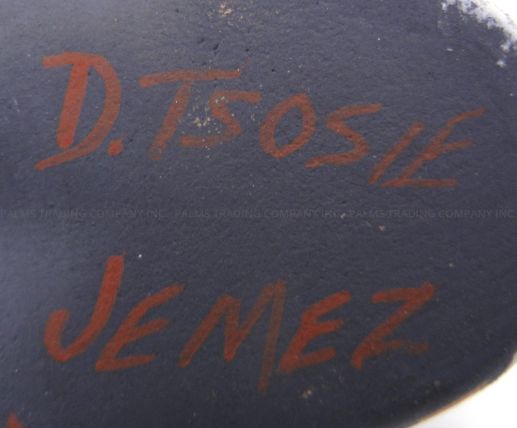 Jemez Darrick Tsosie Seated Storyteller Figurine with One Child - Image 7